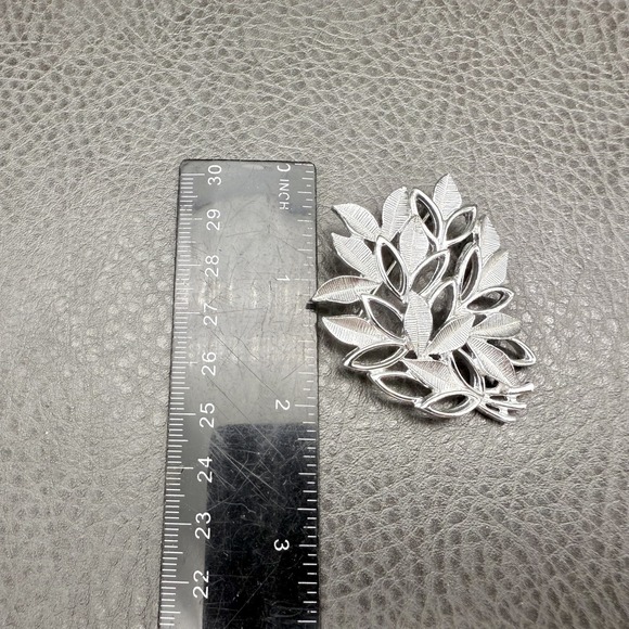 Vintage SARAH COV Brooch Silver Tone Leaf Bouquet Pin Textured Modernist Jewelry - Picture 8 of 8